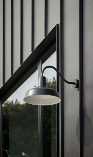 Firmensitz mit Stahlprofilen im robusten „New Yorker Stil“, Ejendomsselskabet Industrivej – Godsbanevej 5, 7400 Herning, Dänemark